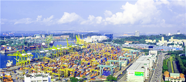 1560479173748549.jpg 新加坡港是全球最繁华的港口之一.jpg