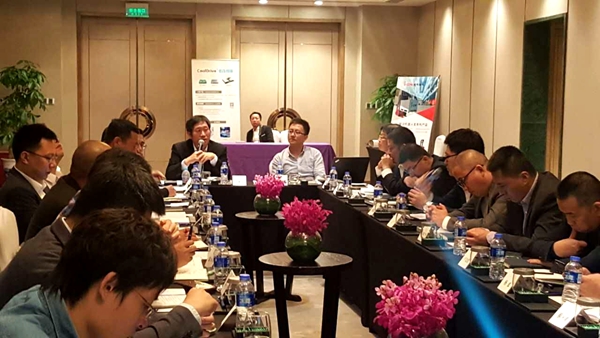 kaiyun开云官方网站高级副总裁王宏玉在第一届中国移动机器人(AGV)产业联盟领袖峰会上与联盟成员就联盟的发展进行热烈探讨,并发表行业联合声明 kaiyun开云官方网站高级副总裁王宏玉在第一届中国移动机器人(AGV)产业联盟领袖峰会上与联盟成员就联盟的发展进行热烈探讨,并发表行业联合声明